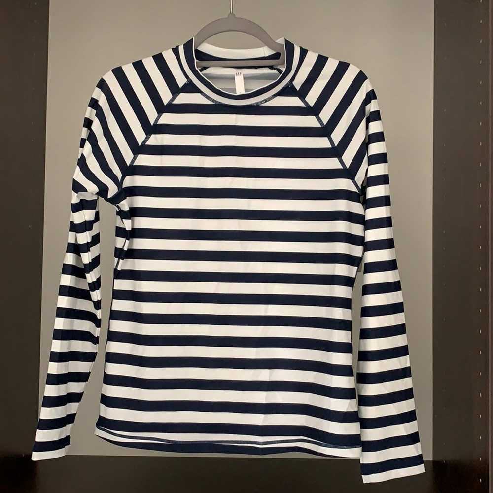 NWT Gap ladies swim shirt. Sz large. Navy/white